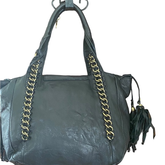 NAN black shoulder bag. Very roomy to hold a lot all hardware in good shape - Picture 16 of 16